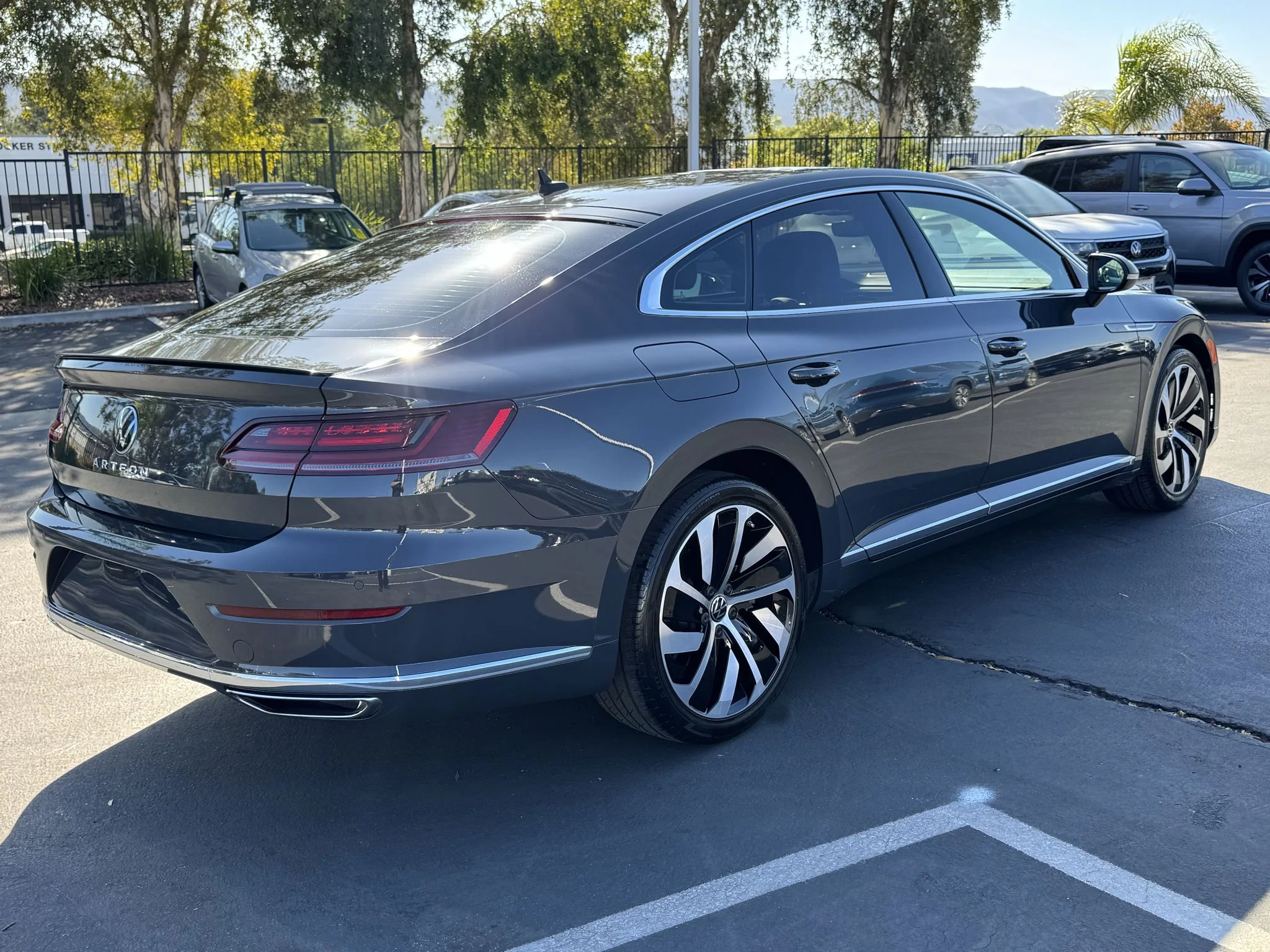 Used 2021 Urano Gray Volkswagen SEL R-Line image 8