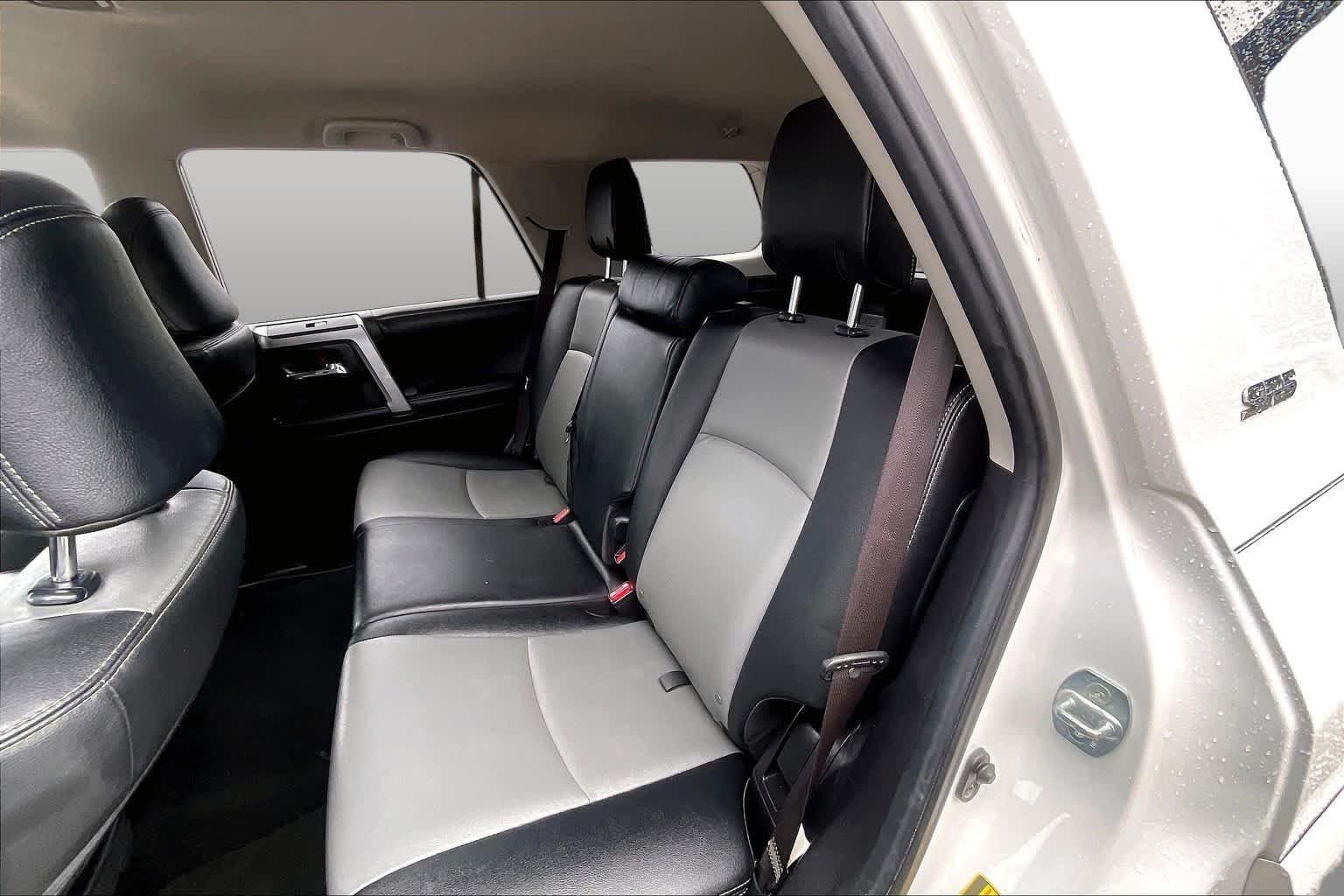 Used 2019 Super White Toyota SR5 image 19