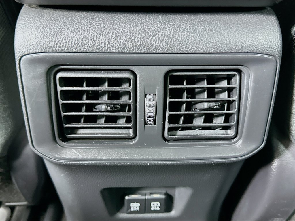 Used 2019  Toyota XLE image 25