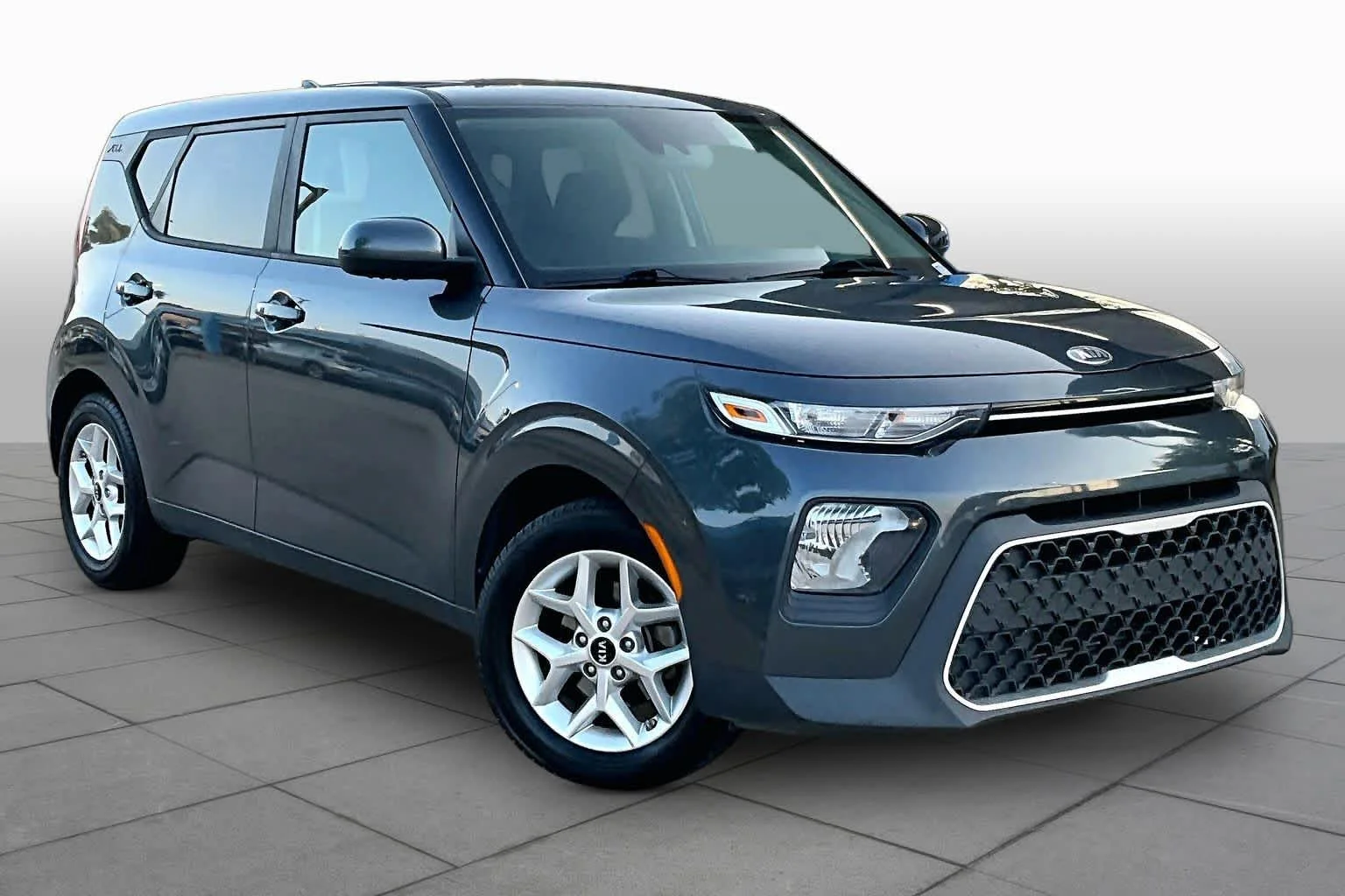 Used 2021 Gravity Gray Kia S image 3