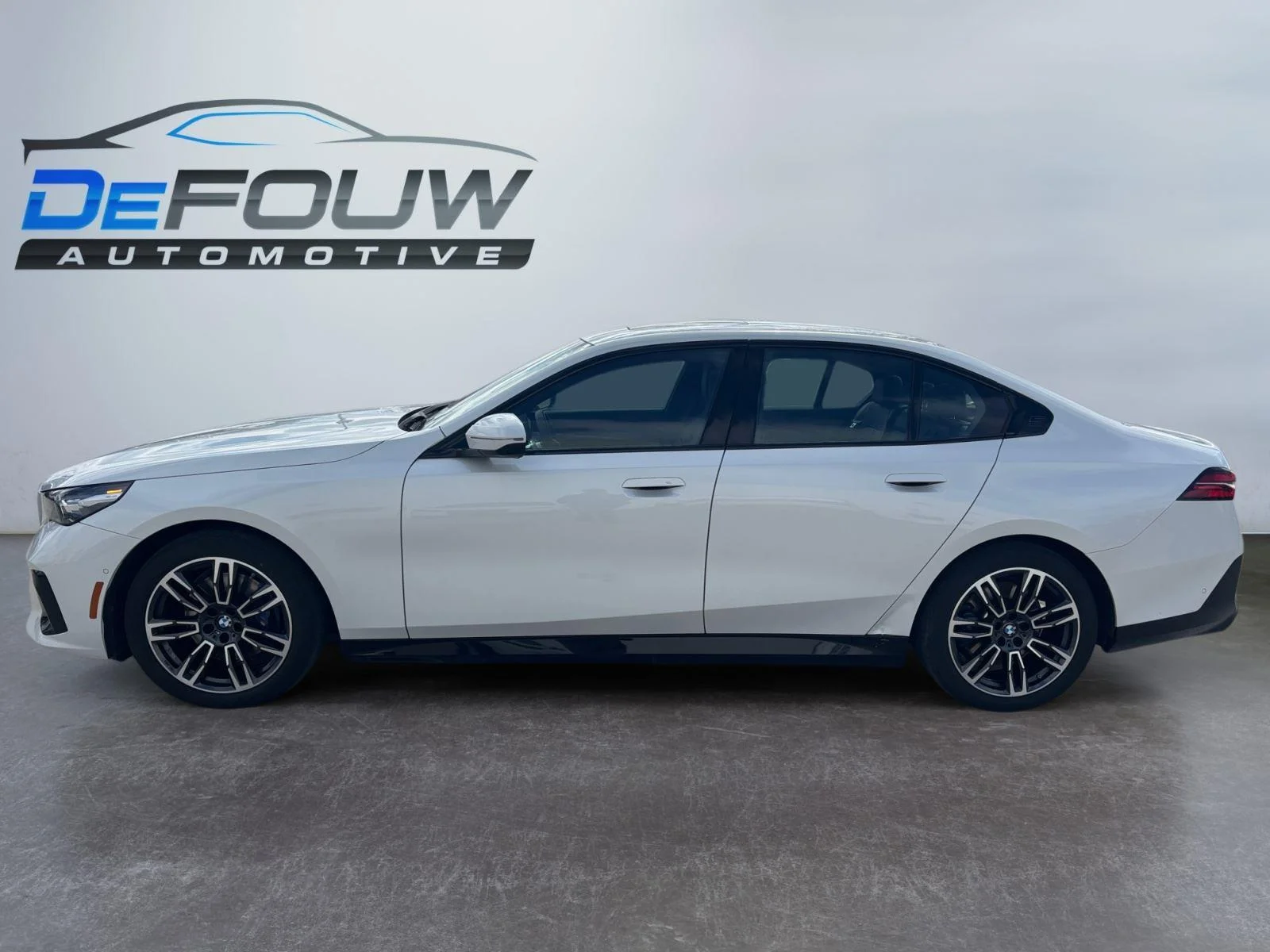 Used 2026 Mineral White Metallic BMW 530i xDrive image 18