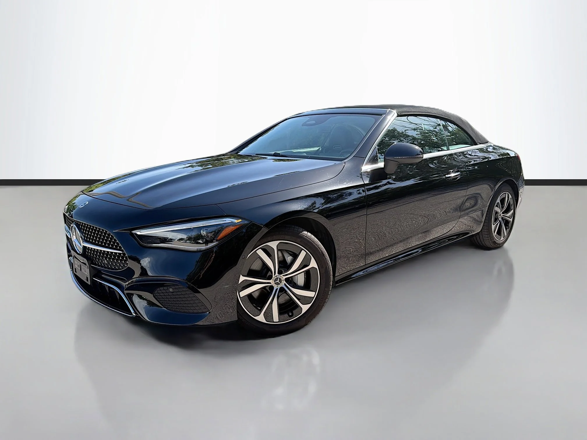 2025 Mercedes-Benz CLE CLE 300 4Matic Cabriolet's photo