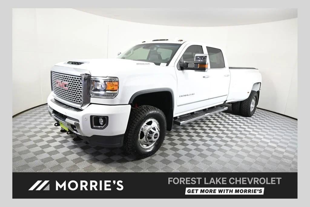 2017 GMC Sierra 4WD Crew Cab Long Box Denali's photo