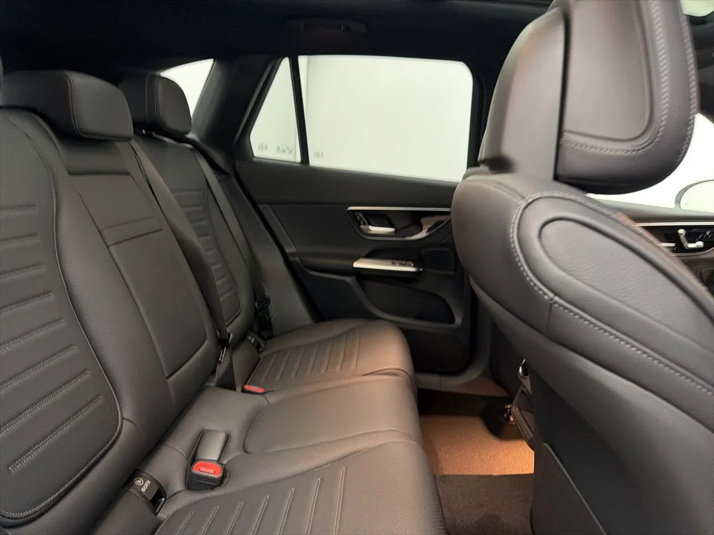 Used 2026 White Mercedes-Benz GLC 300 image 26
