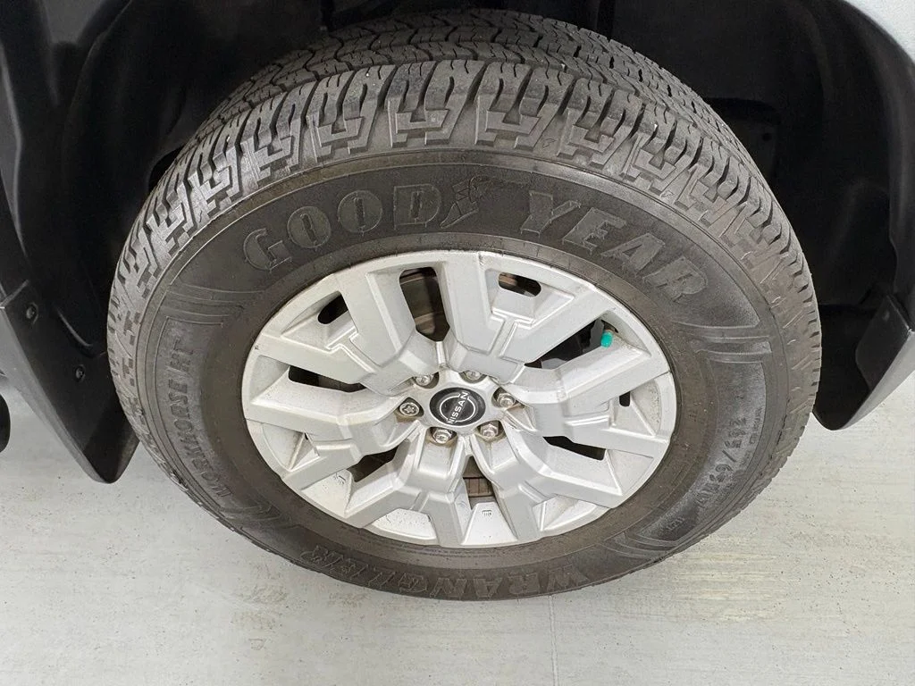 Used 2022 Gray Nissan SV image 11