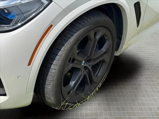 Used 2019 White BMW xDrive50i image 4