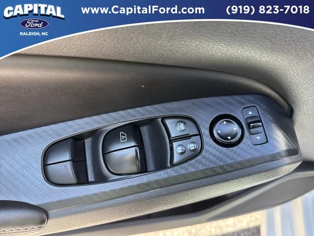Used 2025 White Nissan 2.5 SV image 21