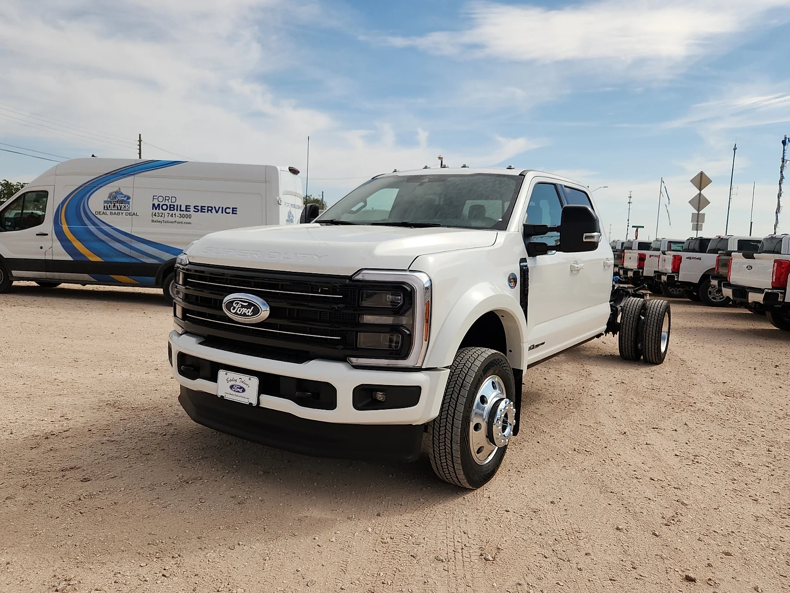 New 2027 Star White Metallic Tri-Coat Ford Platinum image 3