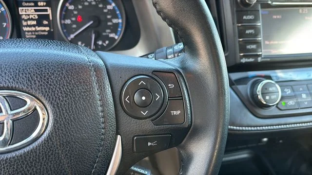Used 2018 Gray Toyota XLE image 26