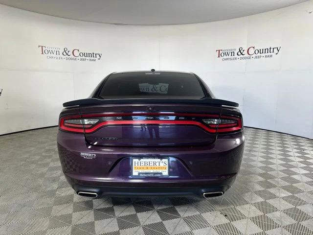 Used 2020  Dodge SXT image 8