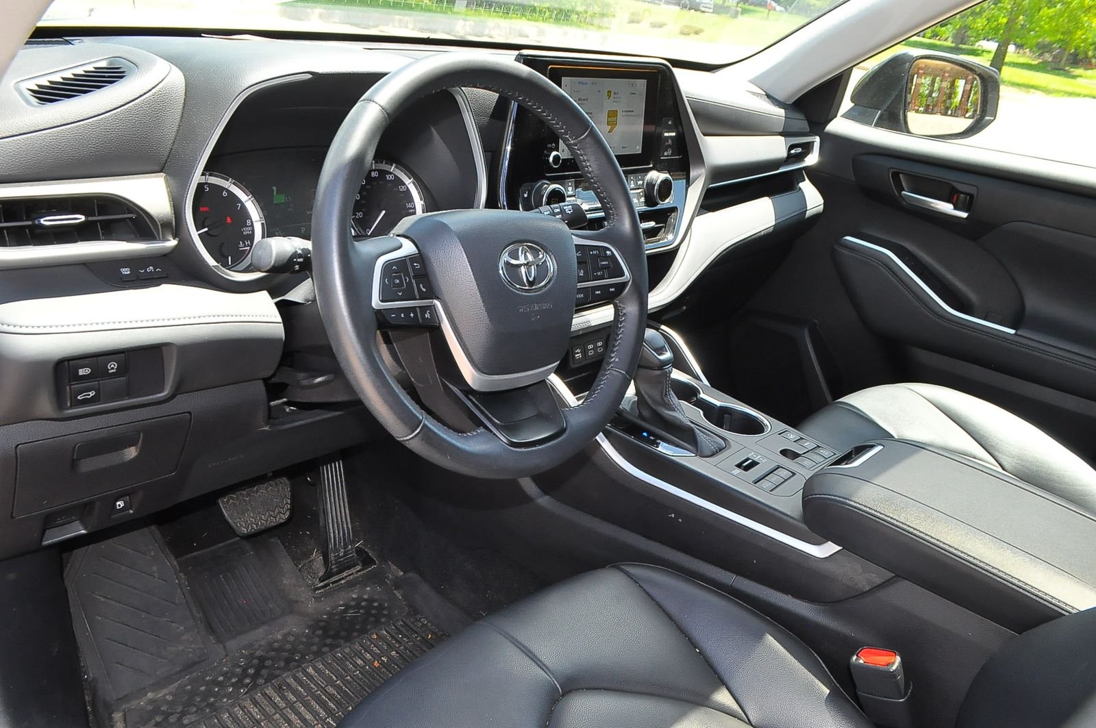 Used 2023 Gray Toyota XLE image 9