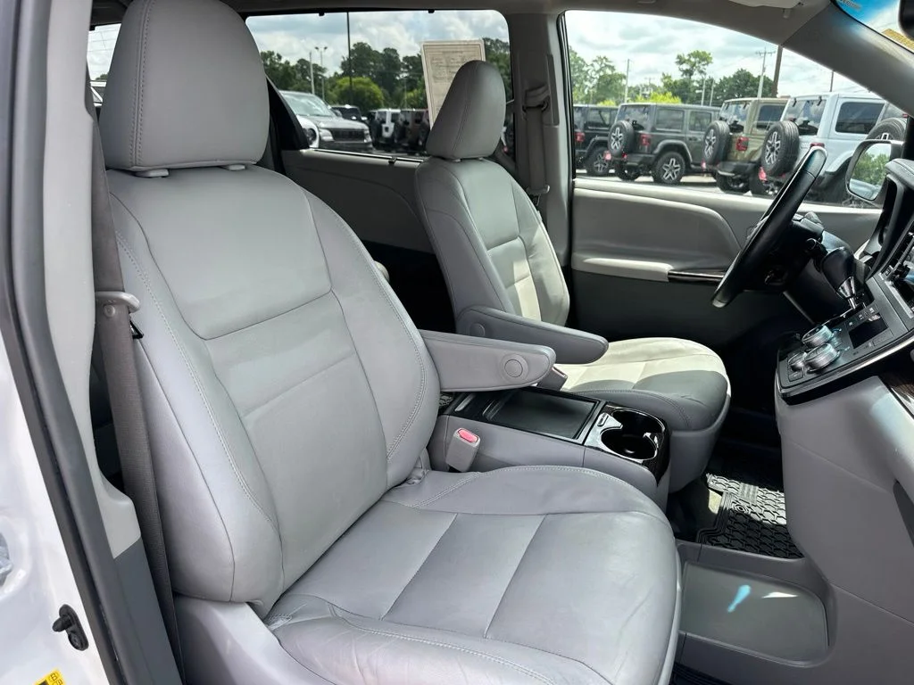 Used 2017 White Toyota XLE image 24