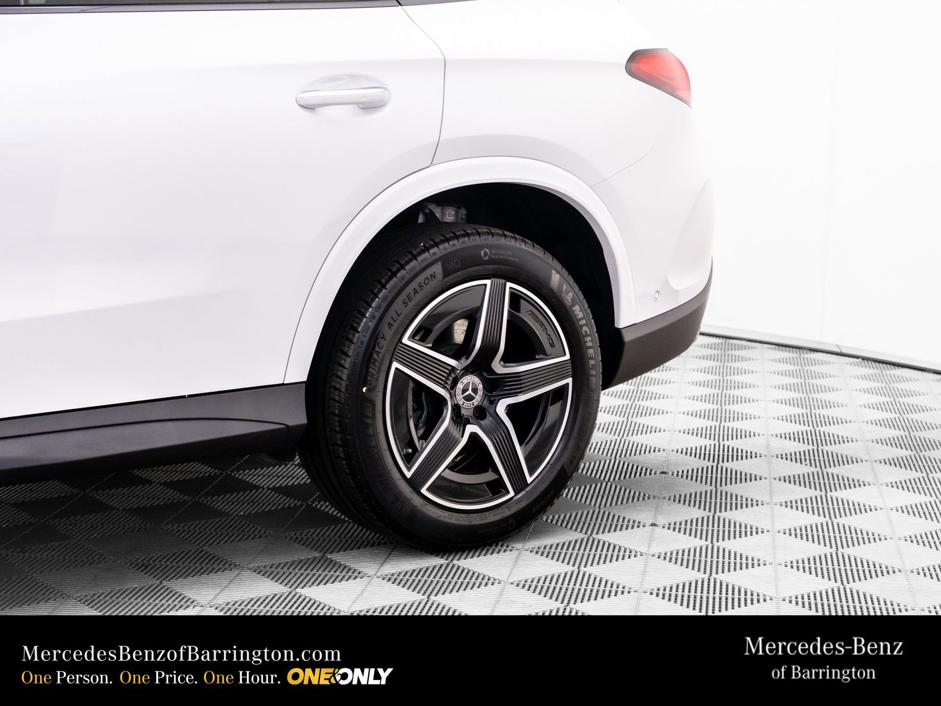 New 2026 MANUFAKTUR Moonlight White Metallic Mercedes-Benz GLC 300 image 78