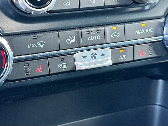 Used 2025 Blue Ford XLT image 20