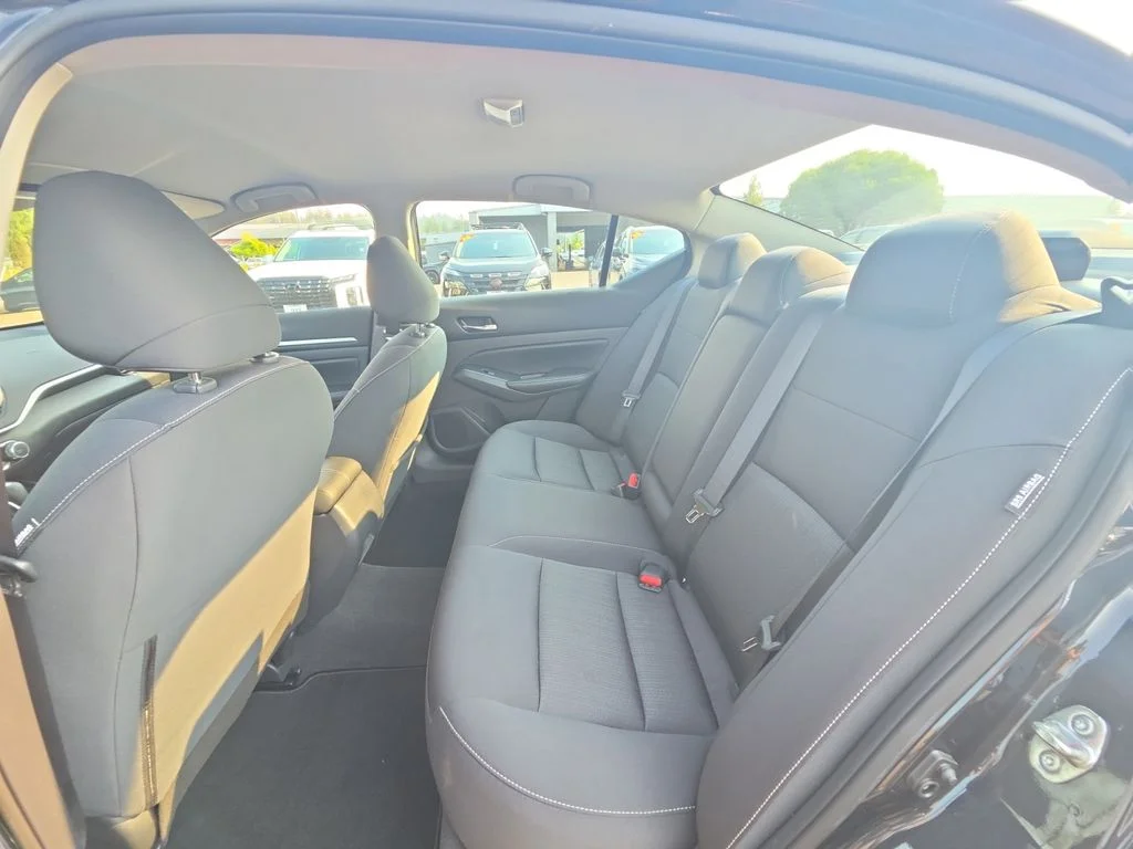 Used 2022 Blue Nissan 2.5 SV image 19