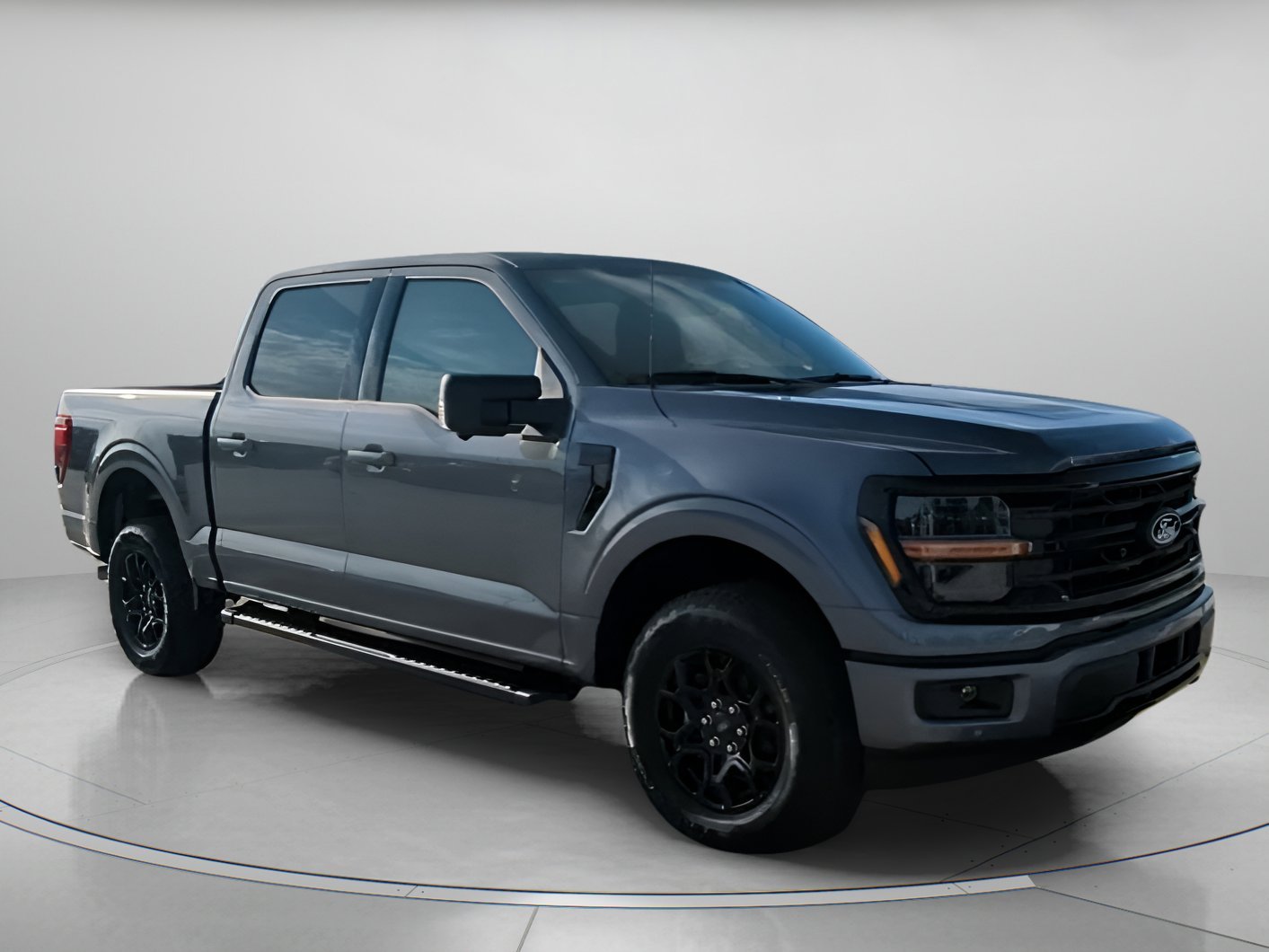 New 2026 Carbonized Gray Metallic Ford XLT image 2