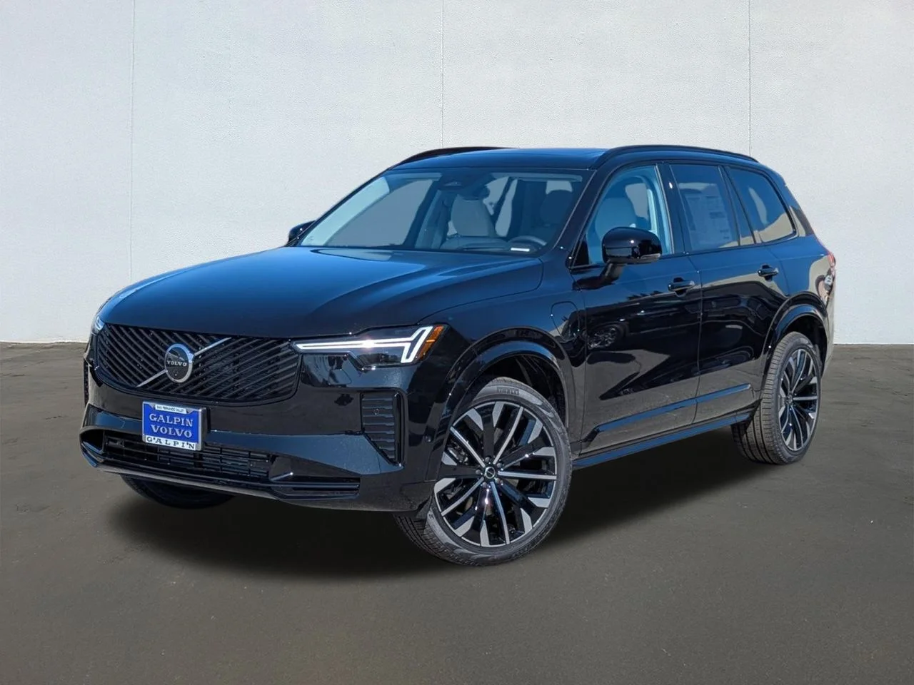 2026 Volvo XC90 T8 Recharge Ultra Dark 4WD's photo