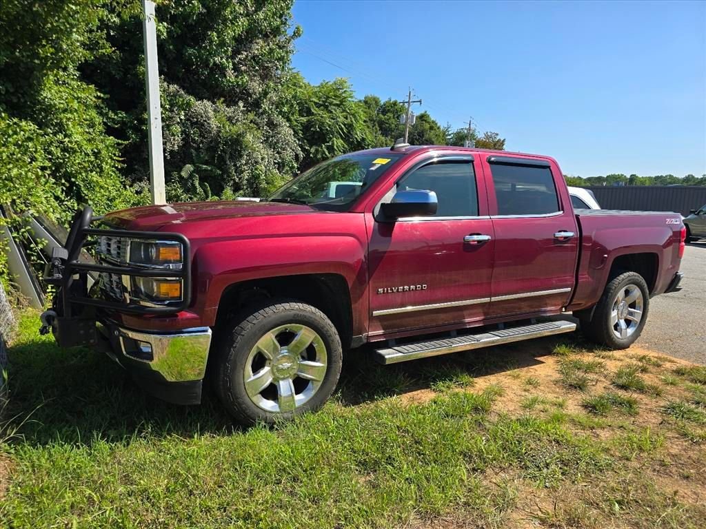 Used 2015 Red Chevrolet LTZ image 2