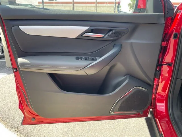 2025 VinFast VF 8 Plus - Photo 16