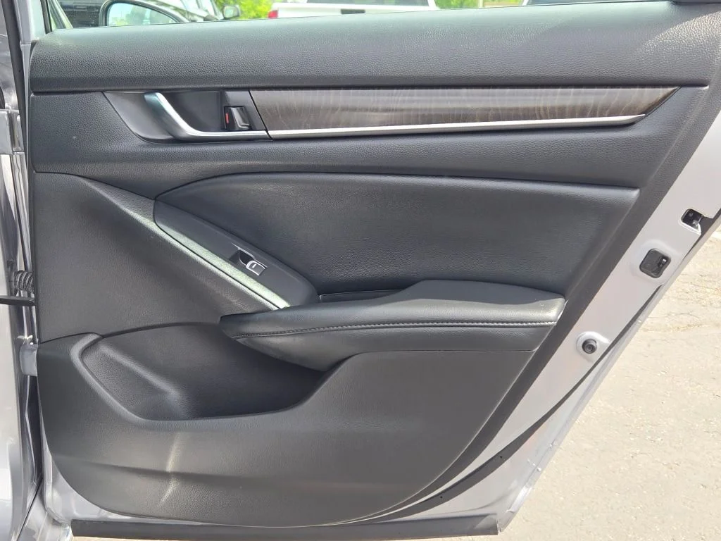 Used 2022 Silver Honda EX-L image 12