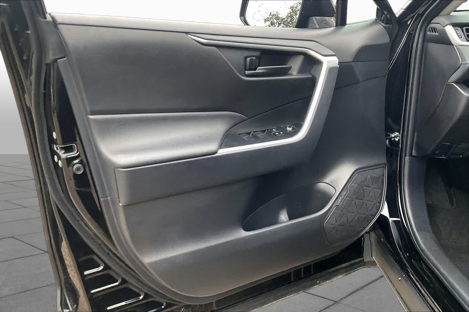 Used 2025 Midnight Black Metallic Toyota LE image 20