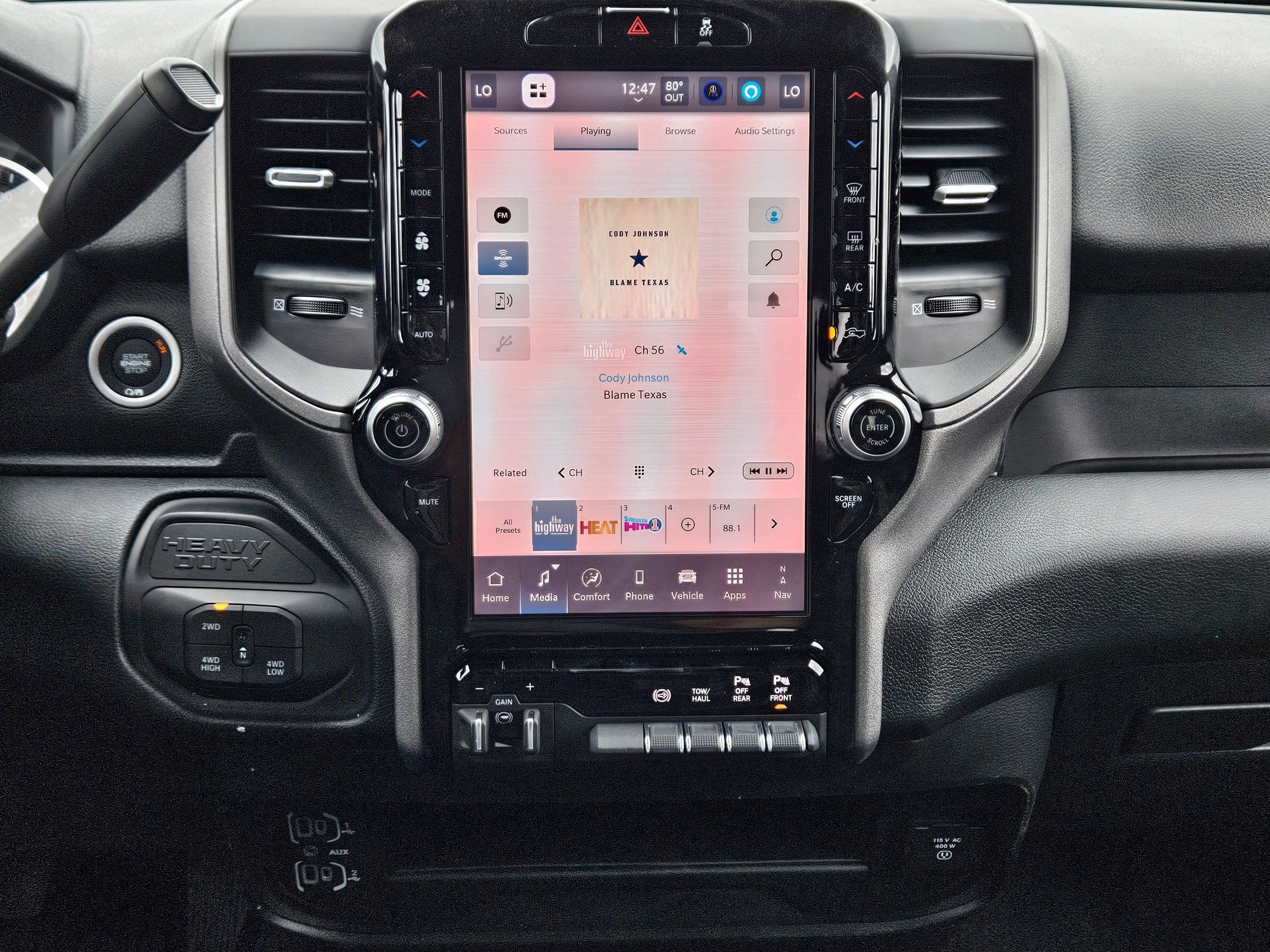 New 2026 Diamond Black Crystal Pearl-Coat Exterior Paint RAM Tradesman image 11