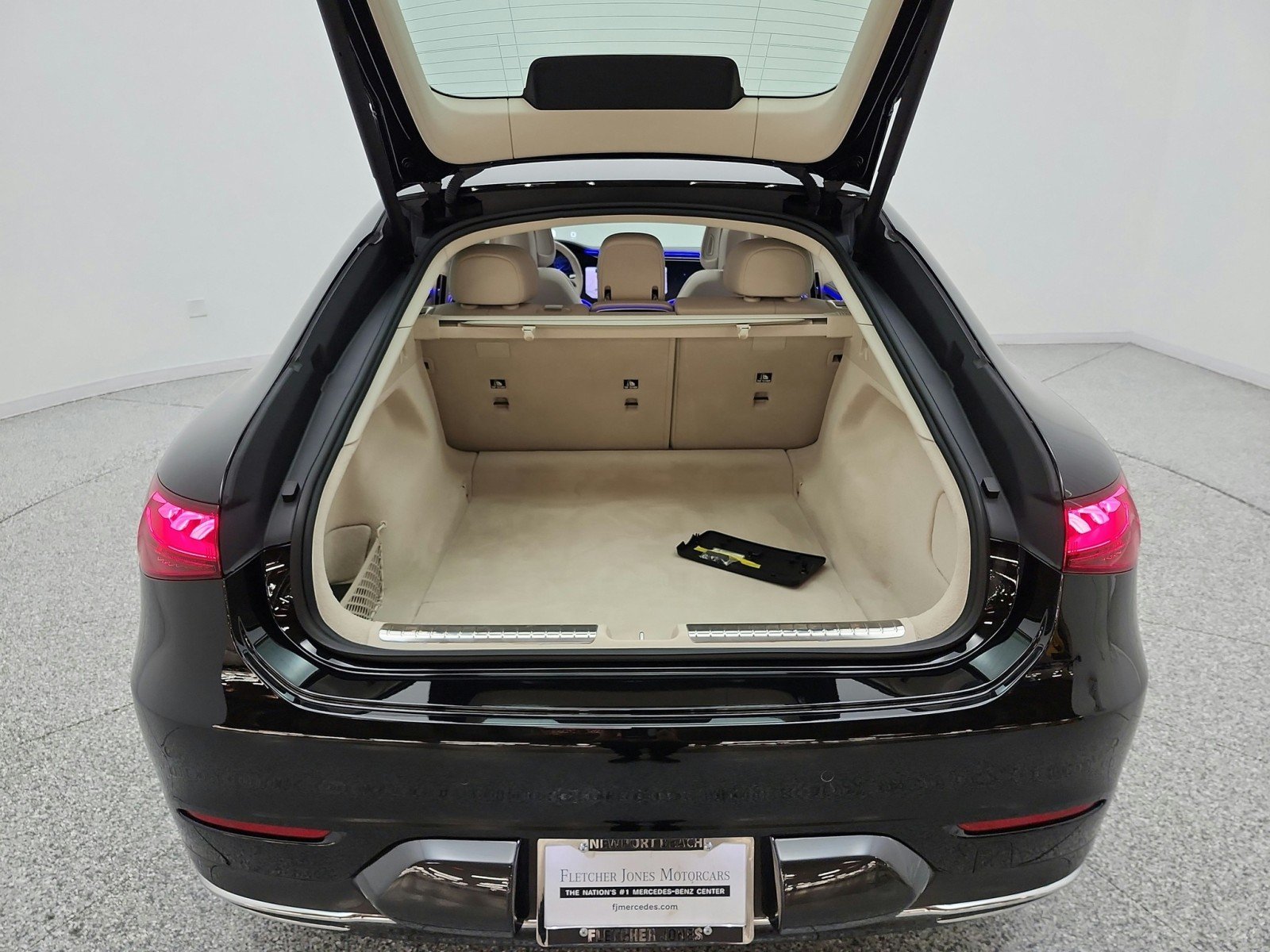 Certified Used 2024 Obsidian Black Metallic Mercedes-Benz EQS 450 4MATIC® Sedan image 17