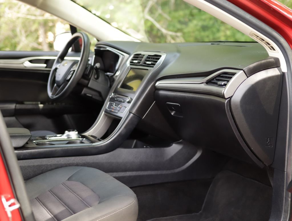 Used 2017 Red Ford SE image 26