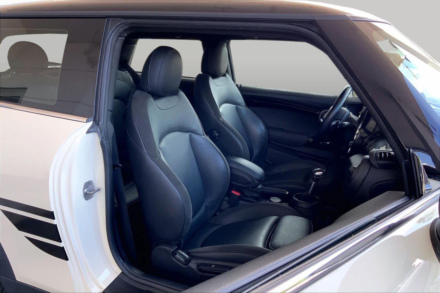 Used 2019 Pepper White MINI Cooper S image 9