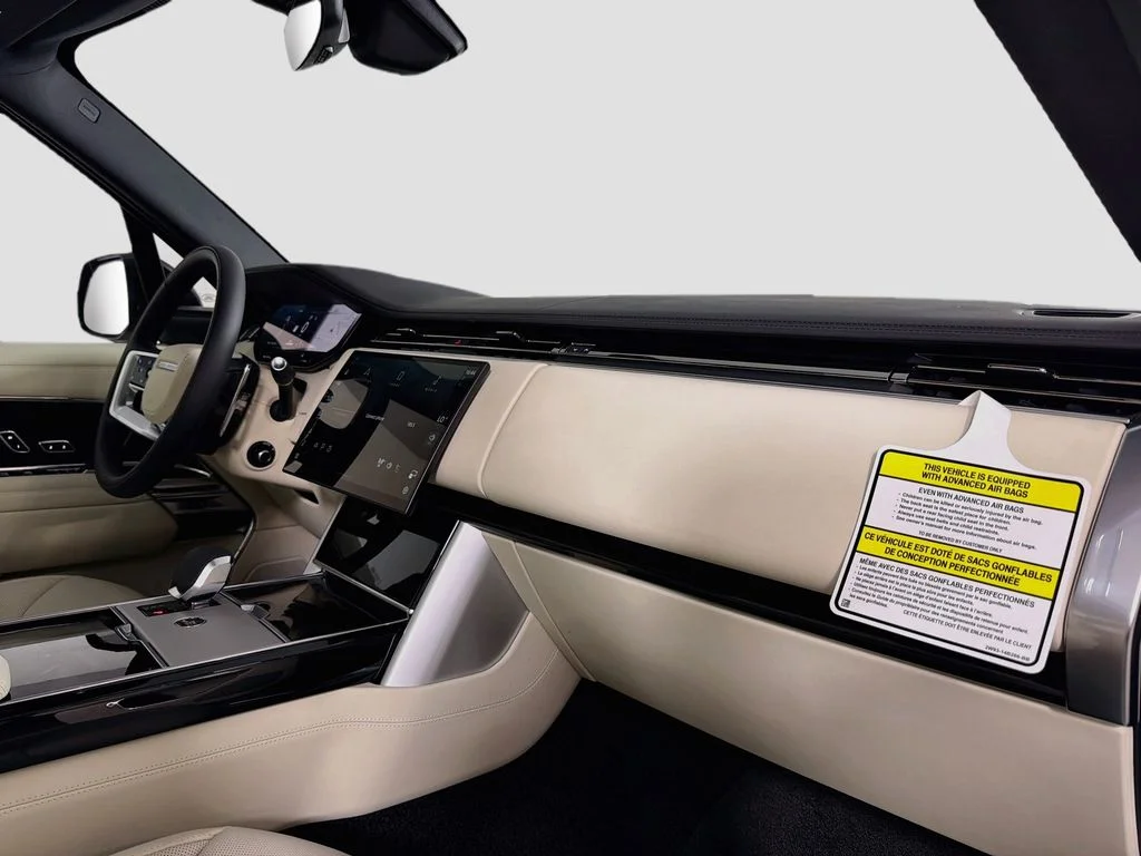 New 2026 Eiger Grey Land Rover SE image 31
