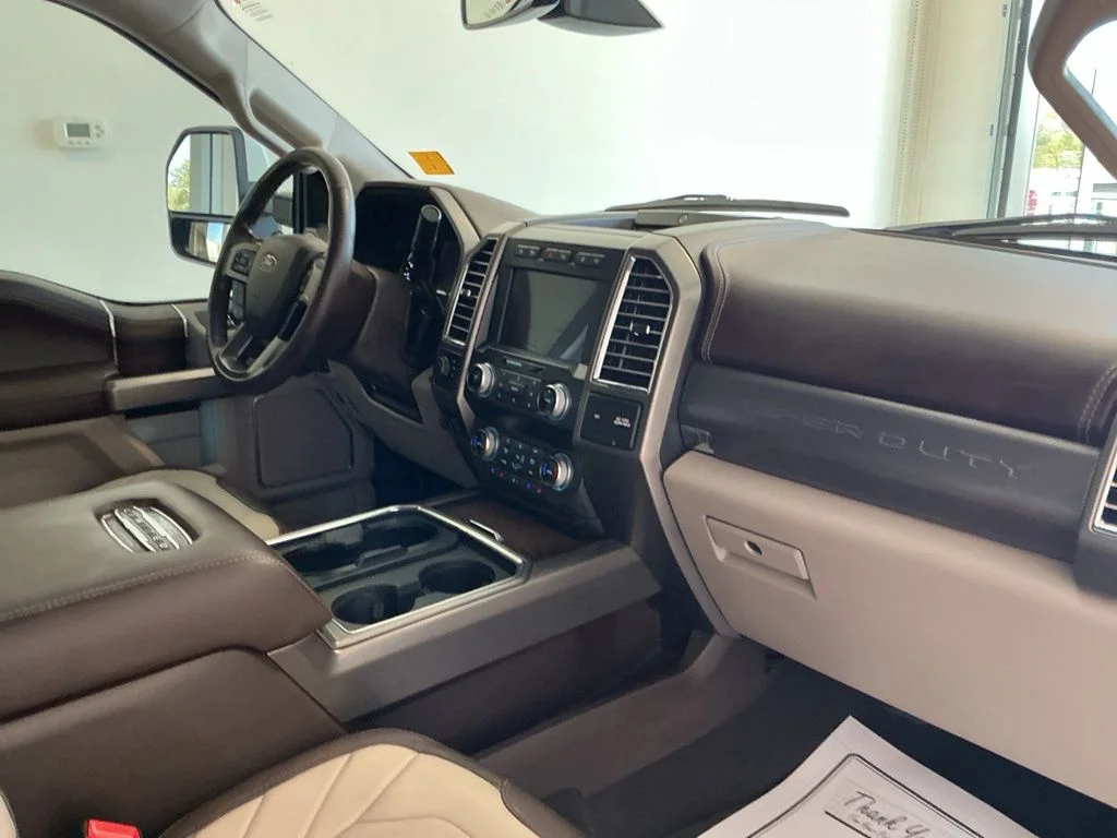 Used 2019 White Platinum Clearcoat Metallic Ford Limited image 31
