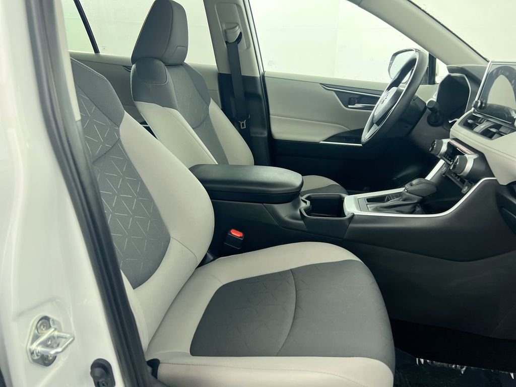Used 2025 White Toyota XLE image 28