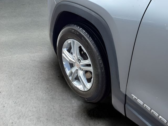 Used 2023 Silver GMC SLE image 29