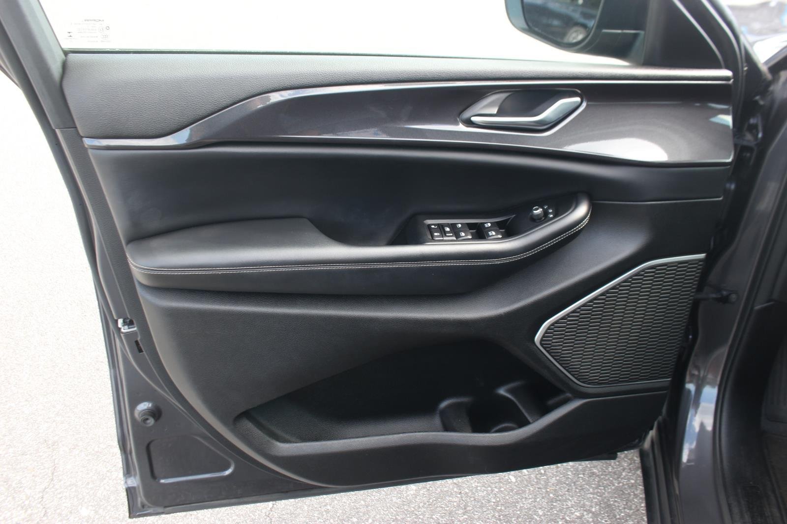 Used 2022 Gray Jeep Laredo image 13