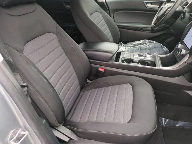 Used 2024 Silver Ford SE image 32