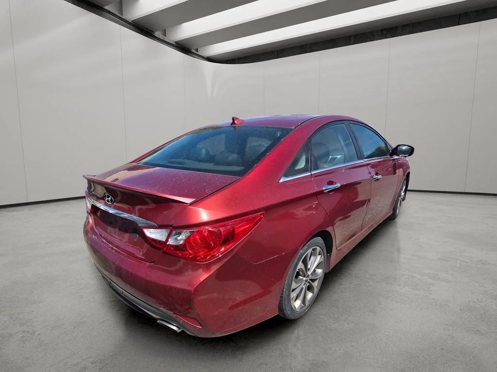 Used 2014 Venetian Red Metallic Hyundai SE image 12
