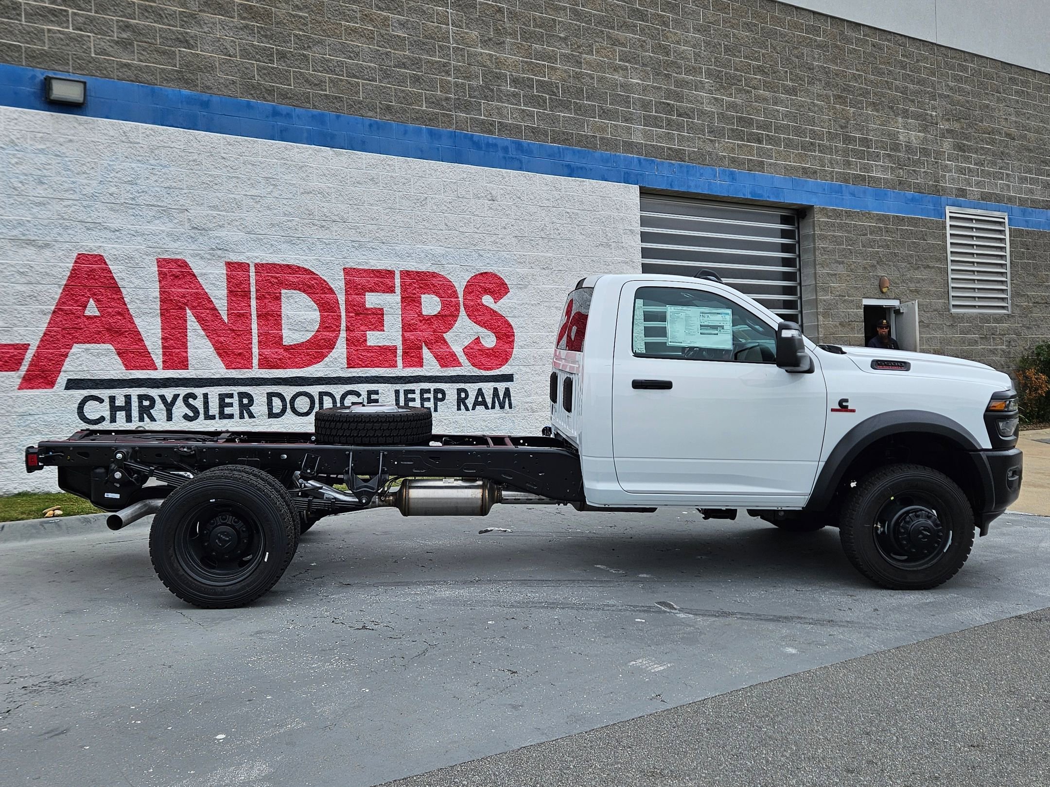 New 2026 Bright White Clear-Coat Exterior Paint RAM Tradesman image 8