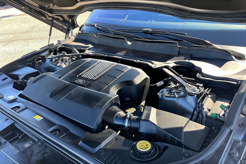 Used 2018 Gray Land Rover 3.0L V6 Supercharged HSE image 28