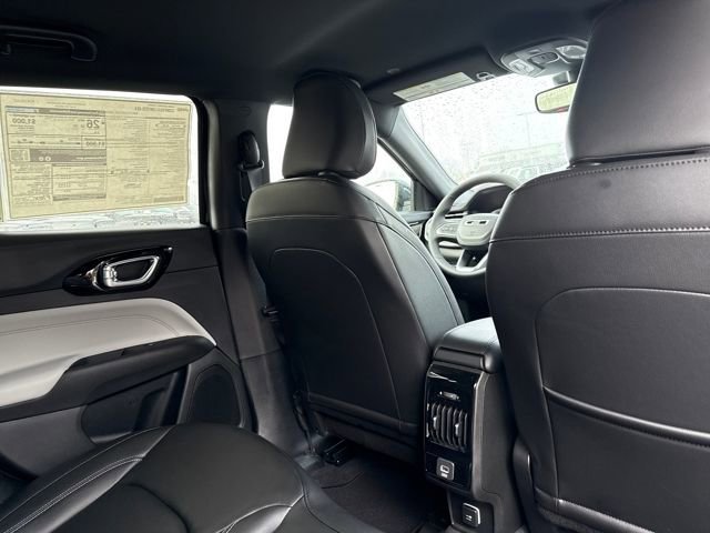 New 2026 Diamond Black Crystal Pearl-Coat Exterior Paint Jeep Limited image 23