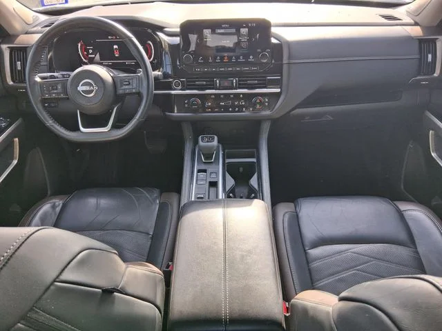 Used 2023 White Nissan Platinum image 7