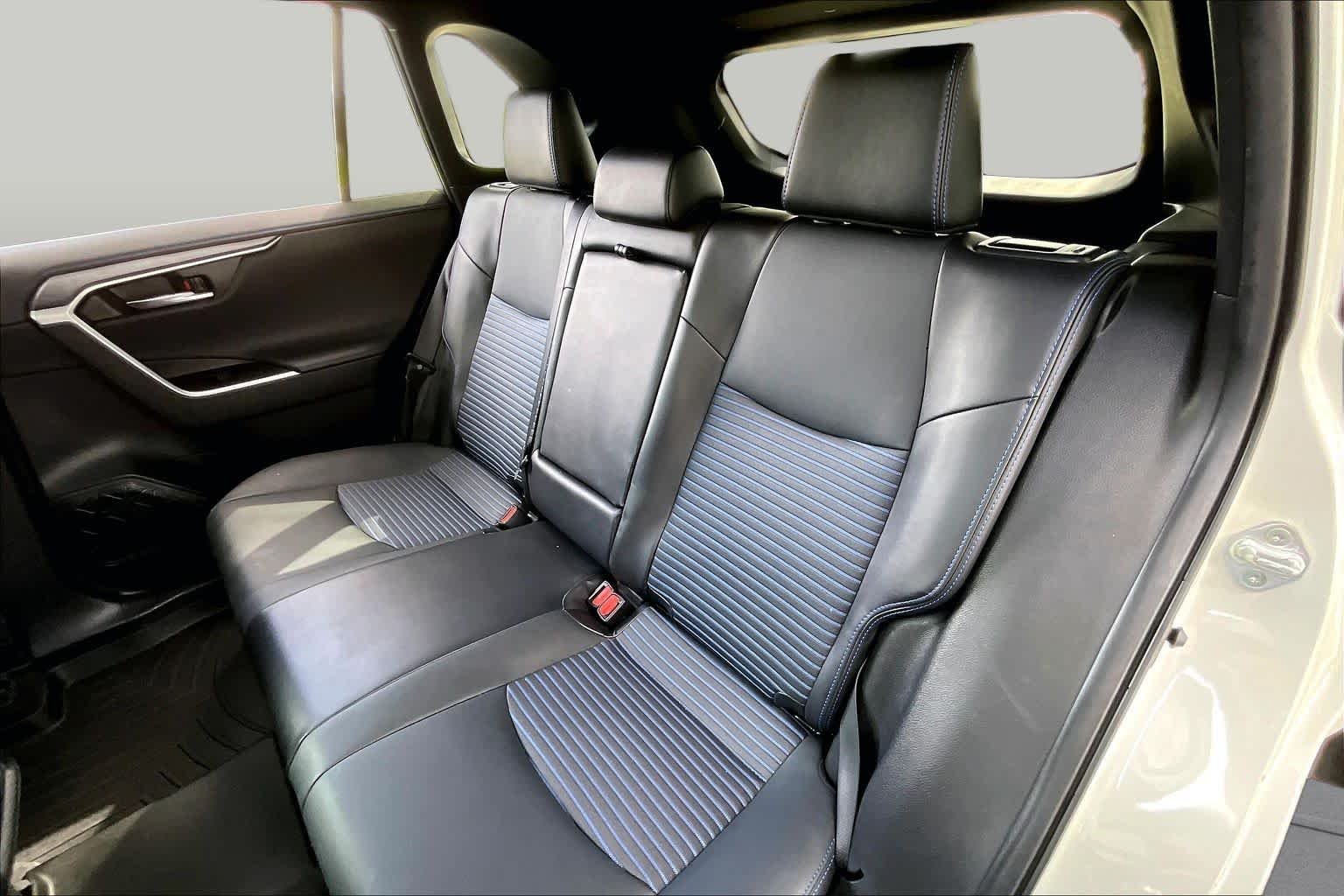 Used 2022 Blizzard Pearl/Midnight Black Metallic Toyota Hybrid XSE image 21