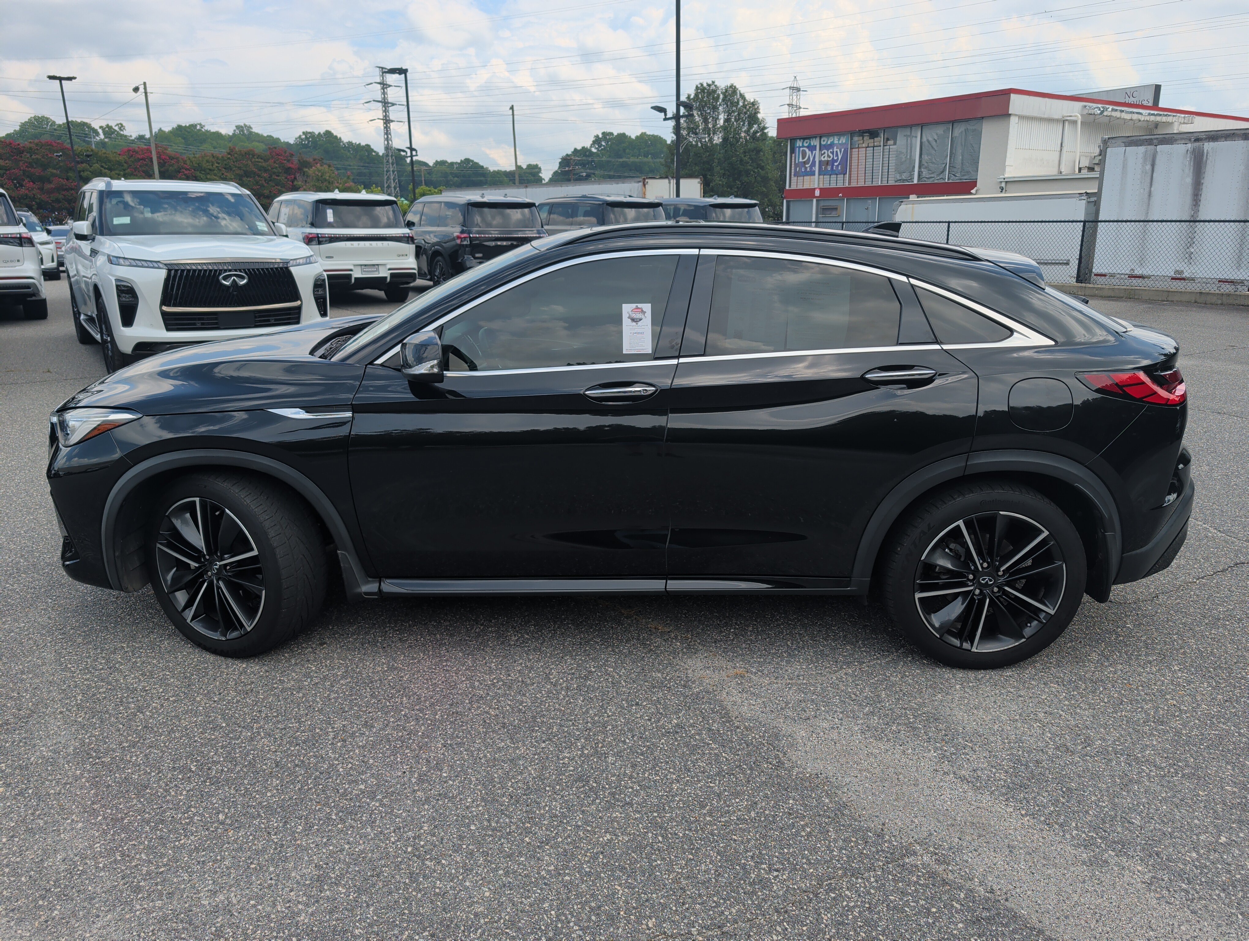 Used 2022 Mineral Black INFINITI LUXE image 6