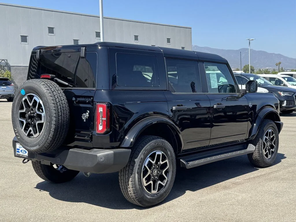 New 2026 Shadow Black Ford Outer Banks® image 8