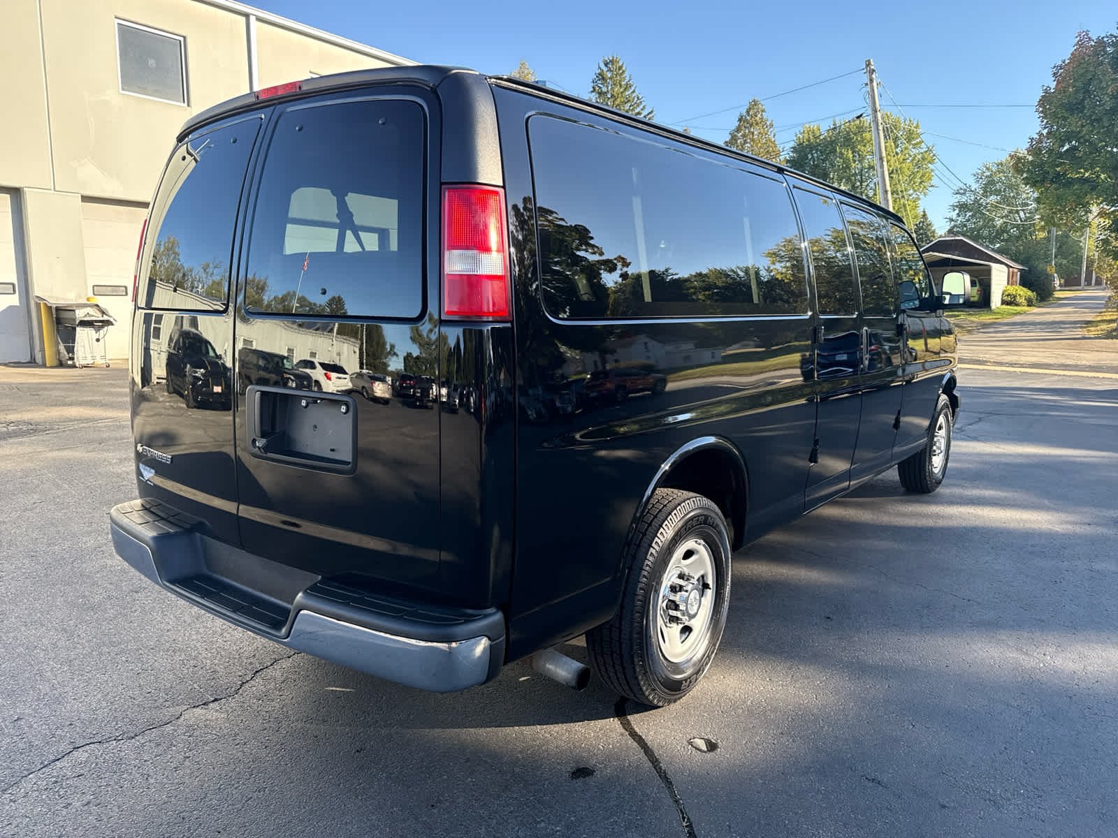 2017 Chevrolet Express Passenger LT photo 3