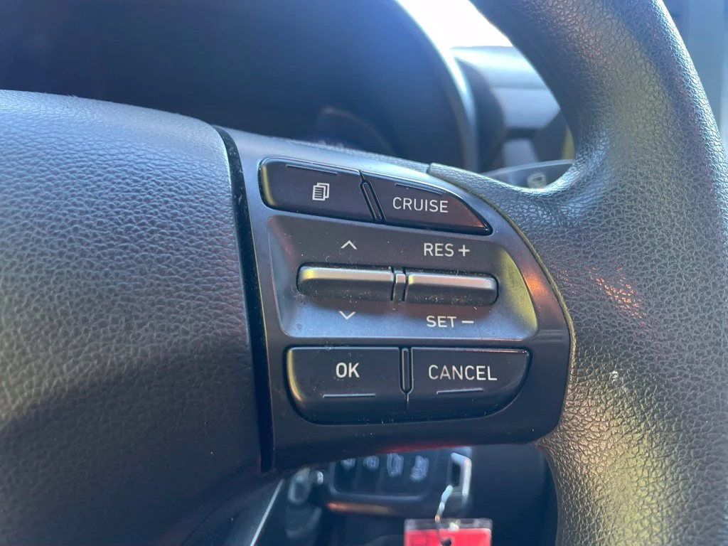 Used 2021 Thunder Gray Hyundai SE image 13