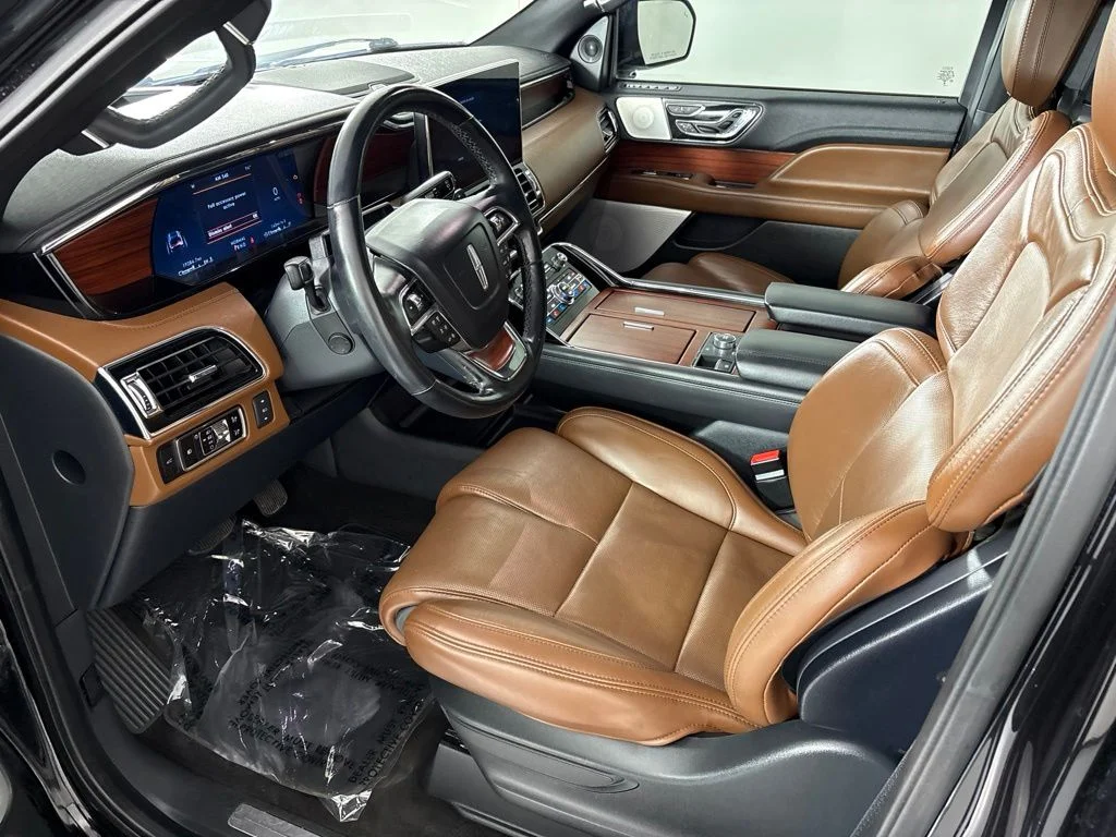 Used 2023 Black Lincoln Reserve image 31