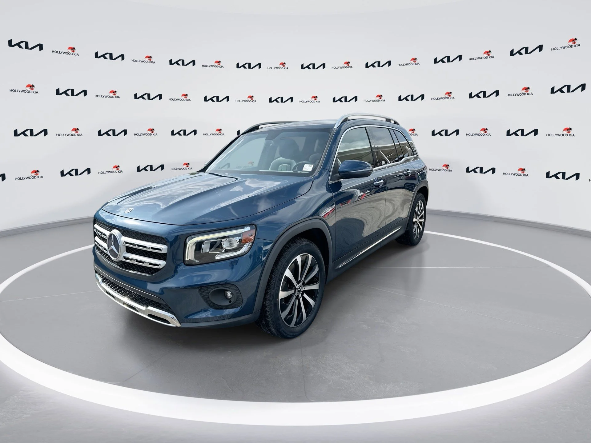 Used 2021 Denim Blue Metallic Mercedes-Benz GLB 250 image 4