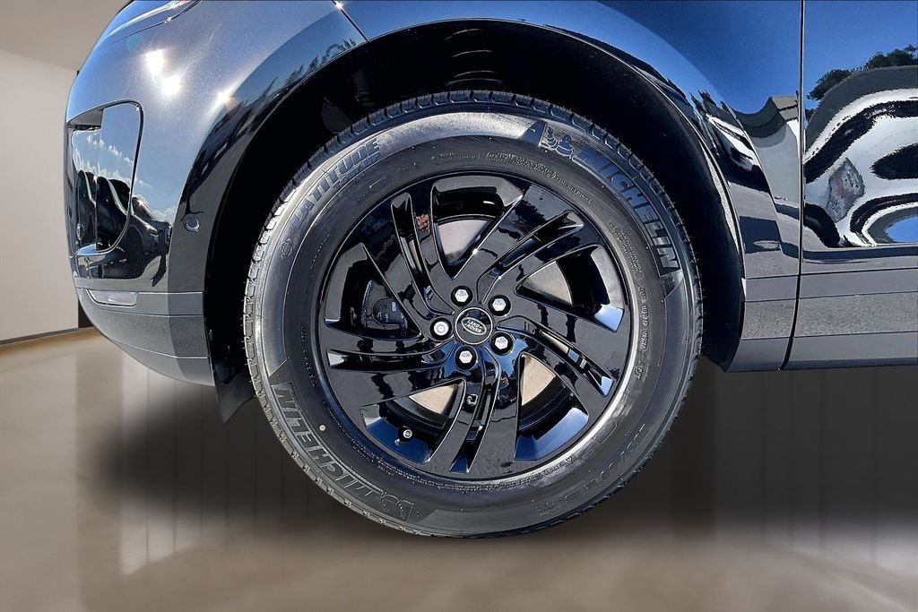 New 2026 SANTORINI BLACK Land Rover S image 13