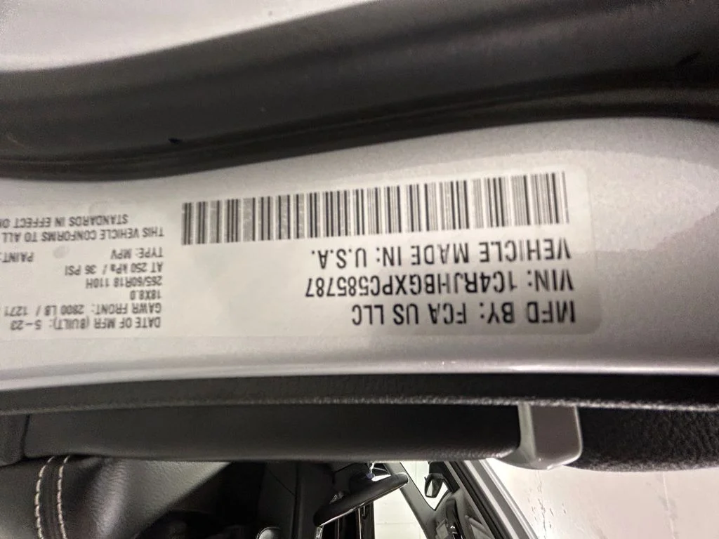 Used 2023 Silver Jeep Limited image 20