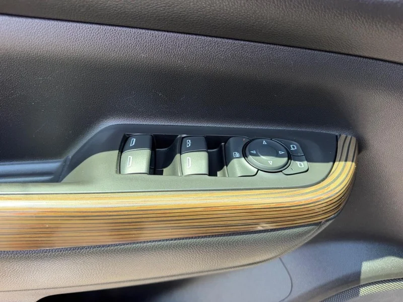 Certified Used 2020 Carbon Black Metallic GMC SLE image 19